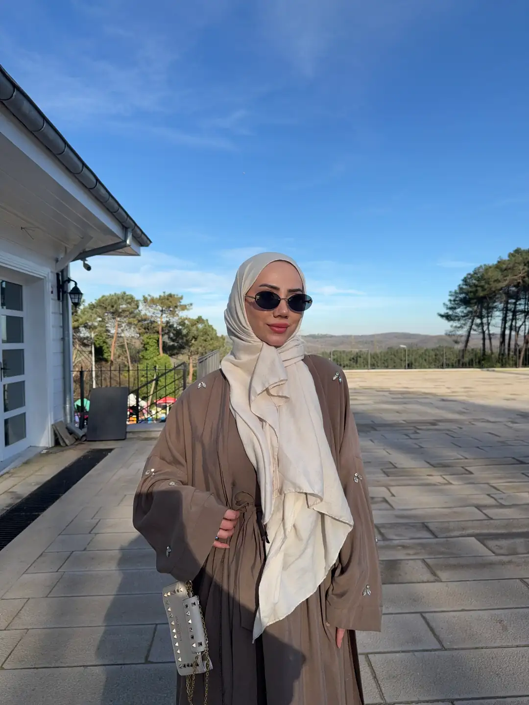Ürün görseli: Taşlı Qupra Abaya Takım